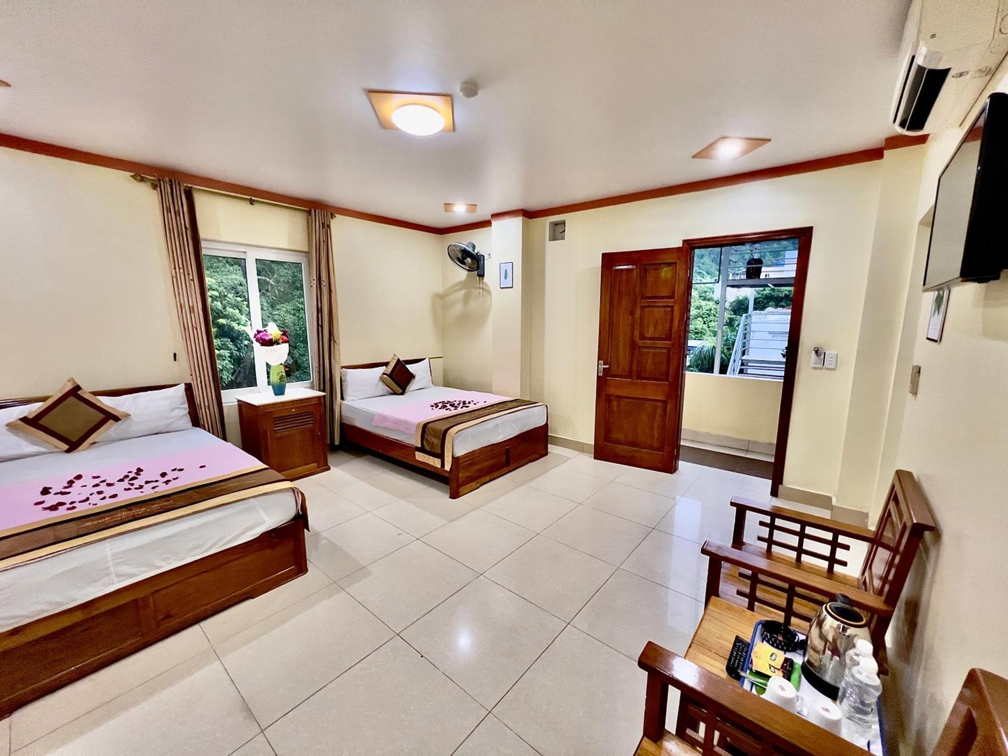 Manh Vuong Hotel Catba Dong Khe Sau Екстериор снимка