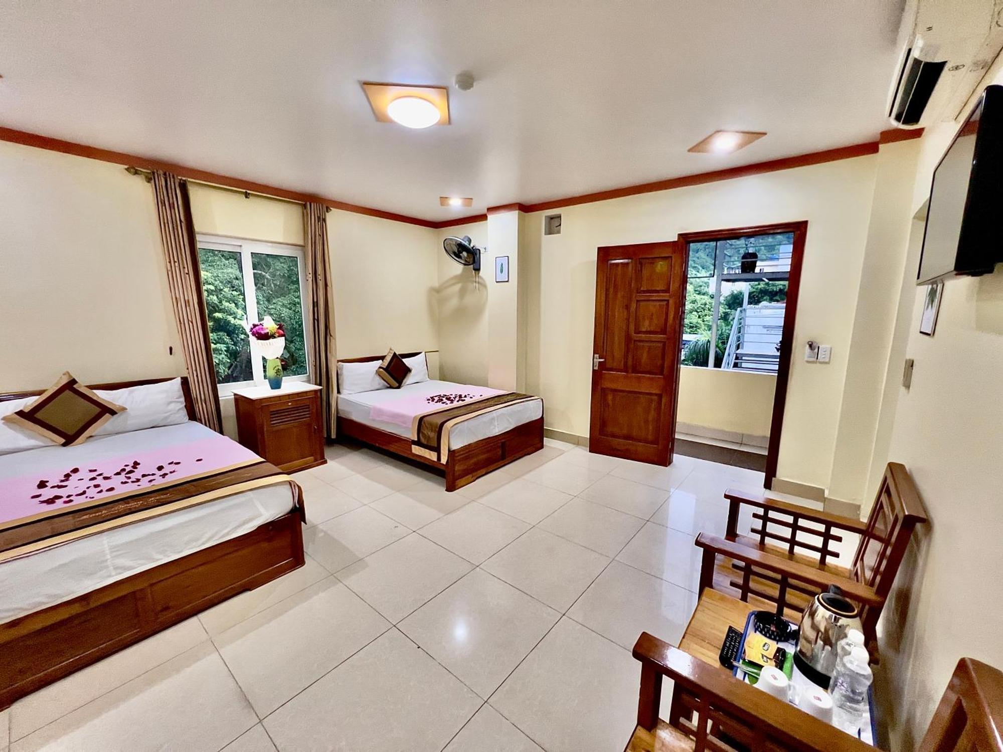 Manh Vuong Hotel Catba Dong Khe Sau Екстериор снимка