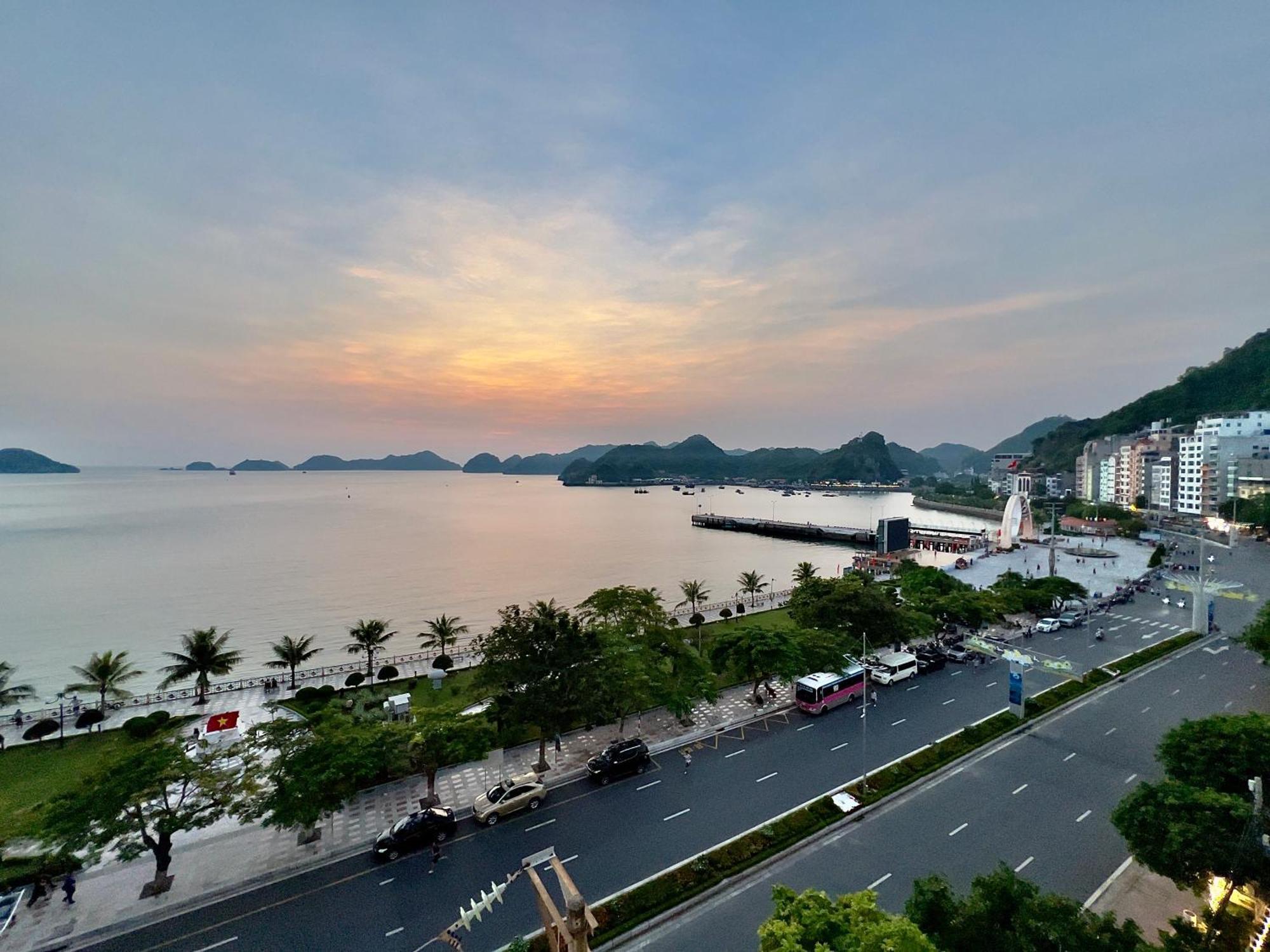 Manh Vuong Hotel Catba Dong Khe Sau Екстериор снимка
