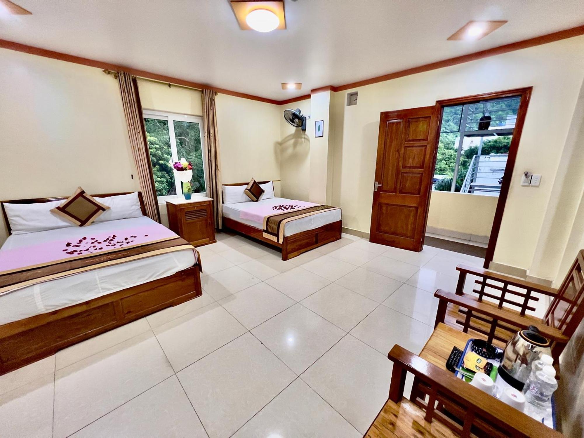 Manh Vuong Hotel Catba Dong Khe Sau Екстериор снимка