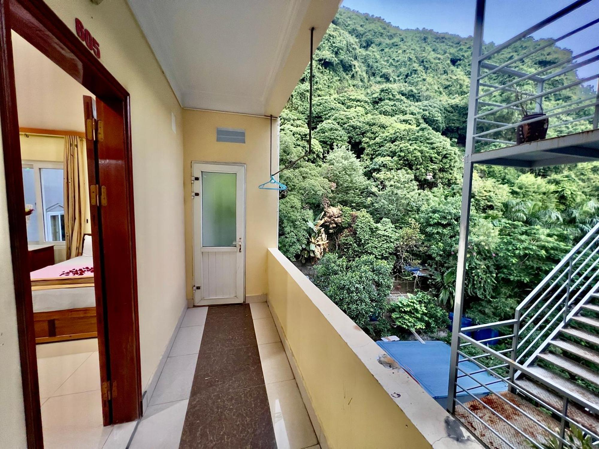 Manh Vuong Hotel Catba Dong Khe Sau Екстериор снимка