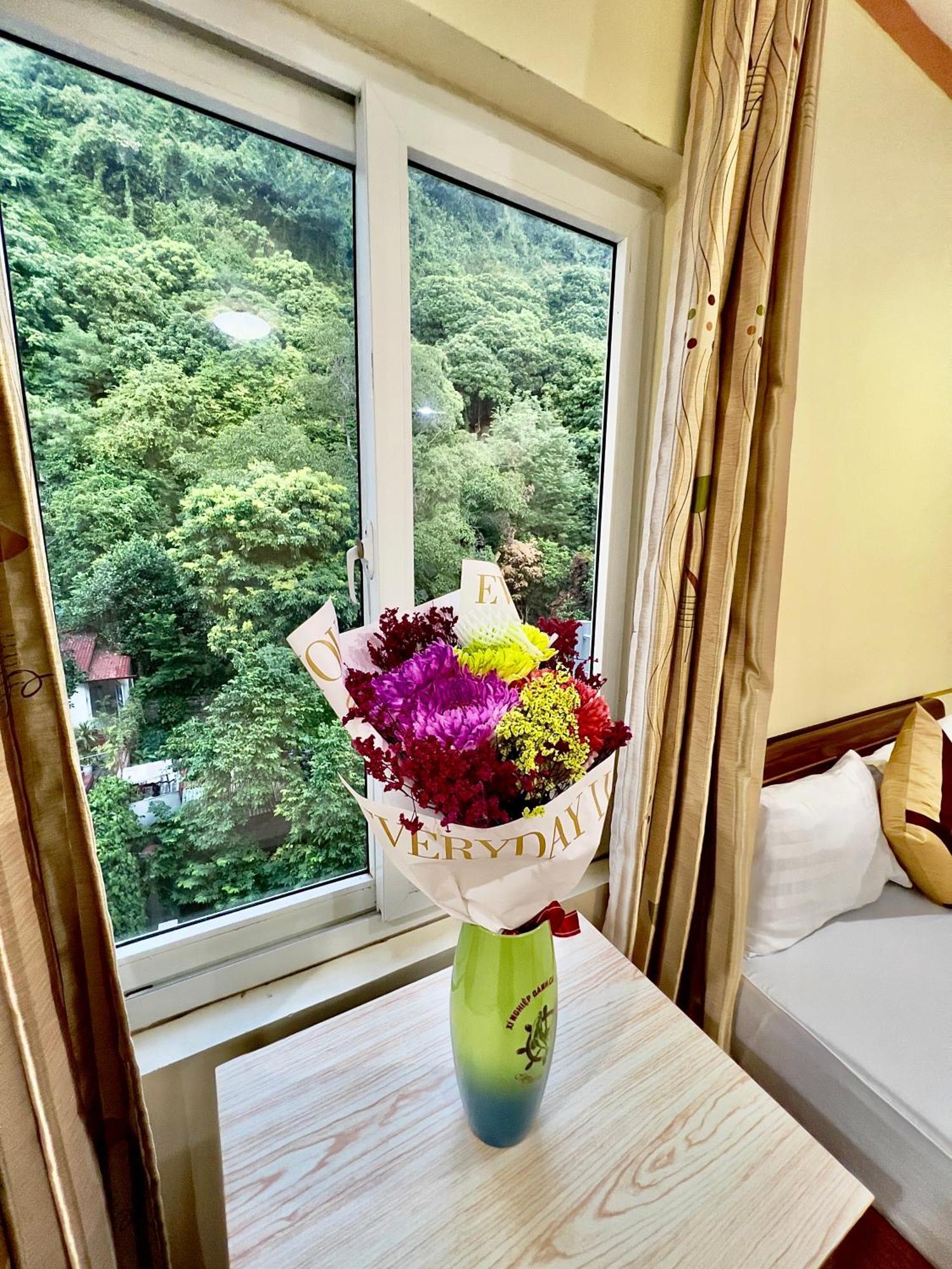 Manh Vuong Hotel Catba Dong Khe Sau Екстериор снимка